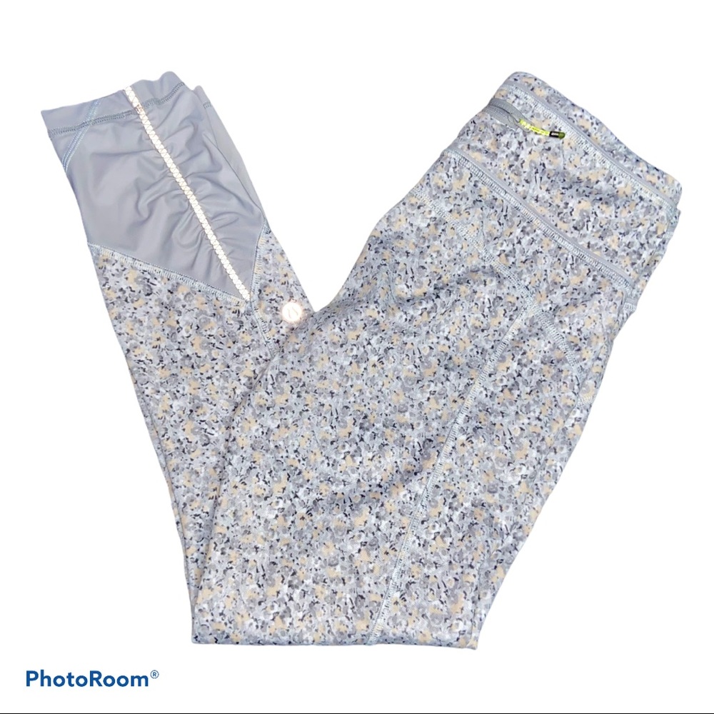 Lululemon PaceQueen Crop Petite Fleur Silver Spoon